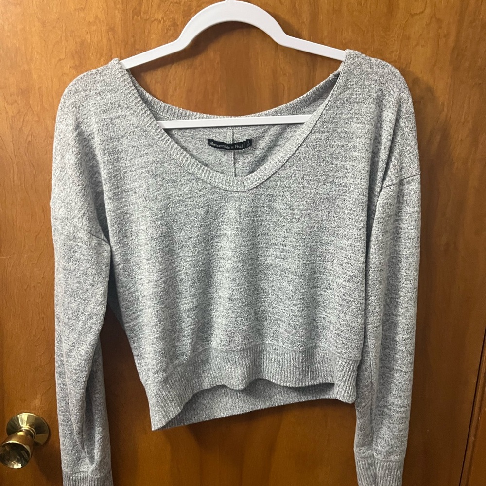 Abercrombie and Fitch Cozy Knit Cropped V-Neck Pullover Grey Sweater